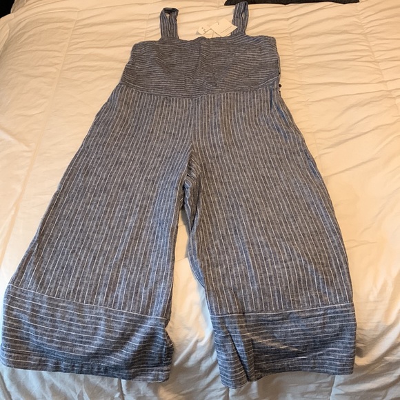 Beachlunchlounge Linen cropped jumpsuit - Picture 2 of 9